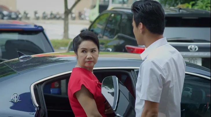 Hướng dương ngược nắng - Tập 1: Minh Châu (Hồng Diễm) thản nhiên kéo thẳng Trung Kiên (Hồng Đăng) vào tắm cùng - Ảnh 1. Hướng dương ngược nắng - Tập 1: Minh Châu (Hồng Diễm) thản nhiên kéo thẳng Trung Kiên (Hồng Đăng) vào tắm cùng - Ảnh 1.