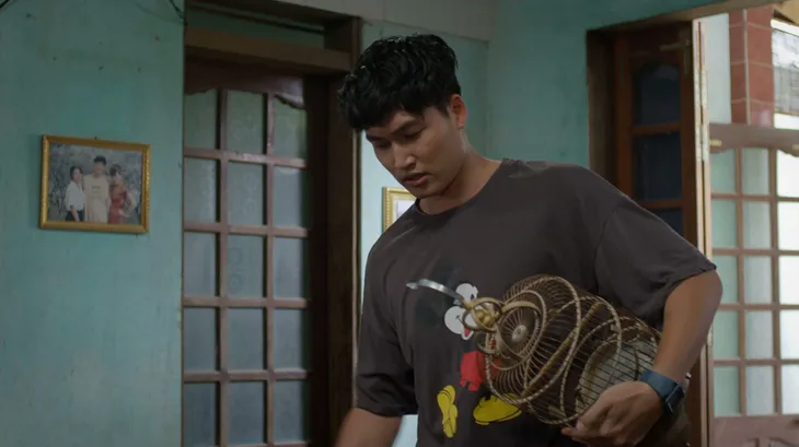 Hướng dương ngược nắng - Tập 1: Minh Châu (Hồng Diễm) thản nhiên kéo thẳng Trung Kiên (Hồng Đăng) vào tắm cùng - Ảnh 6. Hướng dương ngược nắng - Tập 1: Minh Châu (Hồng Diễm) thản nhiên kéo thẳng Trung Kiên (Hồng Đăng) vào tắm cùng - Ảnh 6.