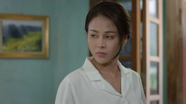 Hướng dương ngược nắng - Tập 1: Minh Châu (Hồng Diễm) thản nhiên kéo thẳng Trung Kiên (Hồng Đăng) vào tắm cùng - Ảnh 7. Hướng dương ngược nắng - Tập 1: Minh Châu (Hồng Diễm) thản nhiên kéo thẳng Trung Kiên (Hồng Đăng) vào tắm cùng - Ảnh 7.
