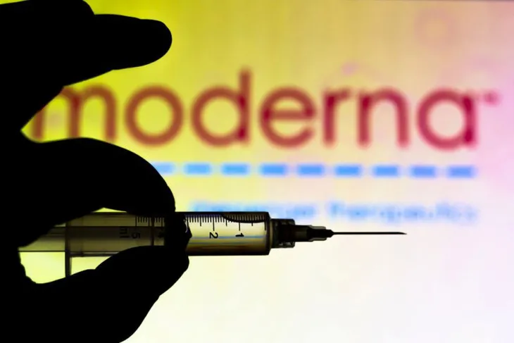 Pfizer và Moderna có thể kiếm được 32 tỷ USD từ bán vaccine COVID-19 - Ảnh 2. Pfizer và Moderna có thể kiếm được 32 tỷ USD từ bán vaccine COVID-19 - Ảnh 2.