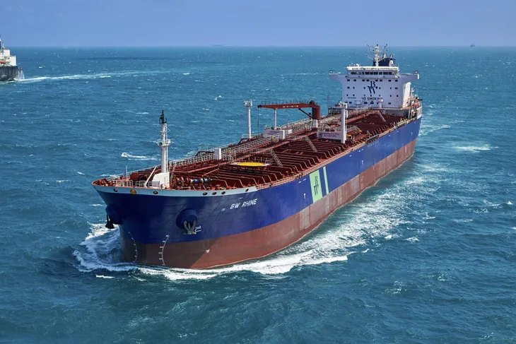 Tấn công khủng bố tàu chở dầu tại cảng Jeddah của Saudi Arabia - Ảnh 1. Tấn công khủng bố tàu chở dầu tại cảng Jeddah của Saudi Arabia - Ảnh 1.