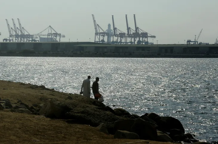 Tấn công khủng bố tàu chở dầu tại cảng Jeddah của Saudi Arabia - Ảnh 2. Tấn công khủng bố tàu chở dầu tại cảng Jeddah của Saudi Arabia - Ảnh 2.