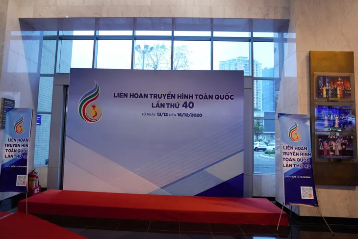 ẢNH: Sân khấu lung linh của Lễ Công bố và Trao giải LHTHTQ lần thứ 40 - Ảnh 7. ẢNH: Sân khấu lung linh của Lễ Công bố và Trao giải LHTHTQ lần thứ 40 - Ảnh 7.