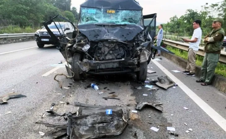 Vì sao xảy ra tai nạn giao thông liên tiếp trên cao tốc Nội Bài - Lào Cai? - Ảnh 1. Vì sao xảy ra tai nạn giao thông liên tiếp trên cao tốc Nội Bài - Lào Cai? - Ảnh 1.