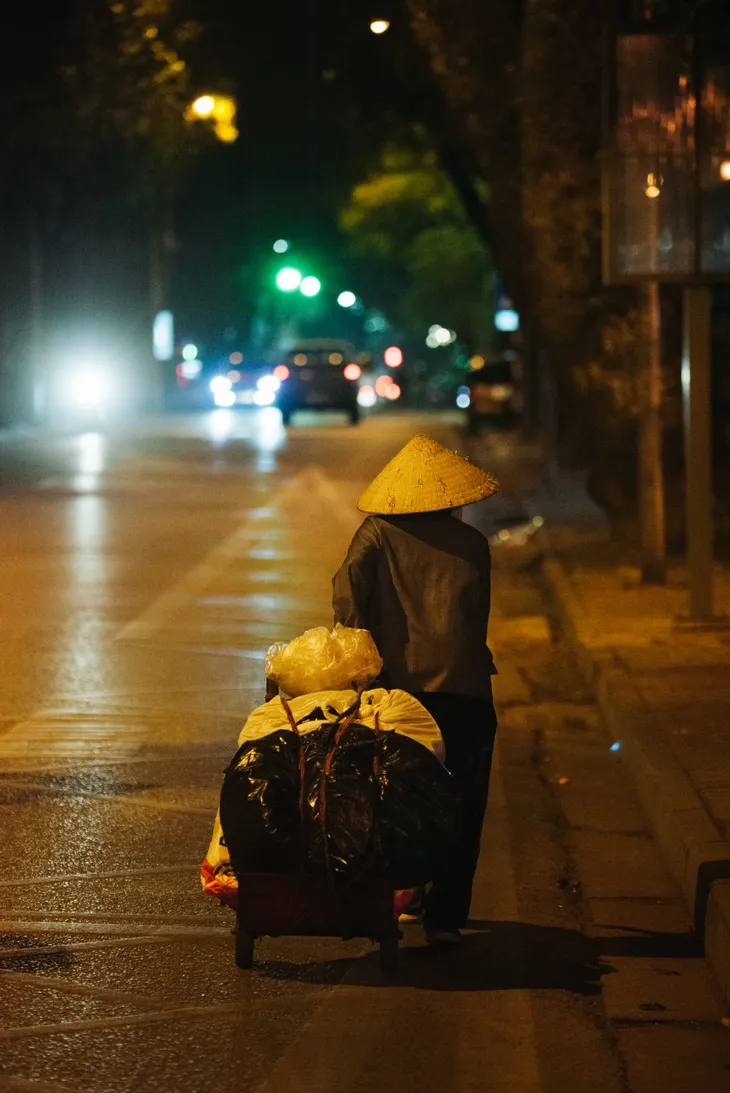 Hà Nội rét đậm, gánh nặng mưu sinh càng thêm nặng - Ảnh 4. Hà Nội rét đậm, gánh nặng mưu sinh càng thêm nặng - Ảnh 4.