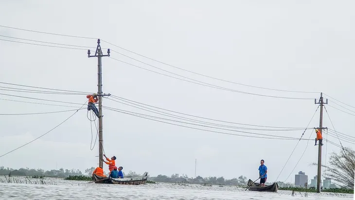 Dấu ấn 10 năm vượt khó của ngành điện - Ảnh 2. Dấu ấn 10 năm vượt khó của ngành điện - Ảnh 2.