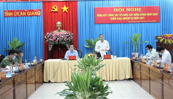 Rà soát, đưa những đảng viên không đủ tư cách ra khỏi Đảng - Ảnh 1. Rà soát, đưa những đảng viên không đủ tư cách ra khỏi Đảng - Ảnh 1.