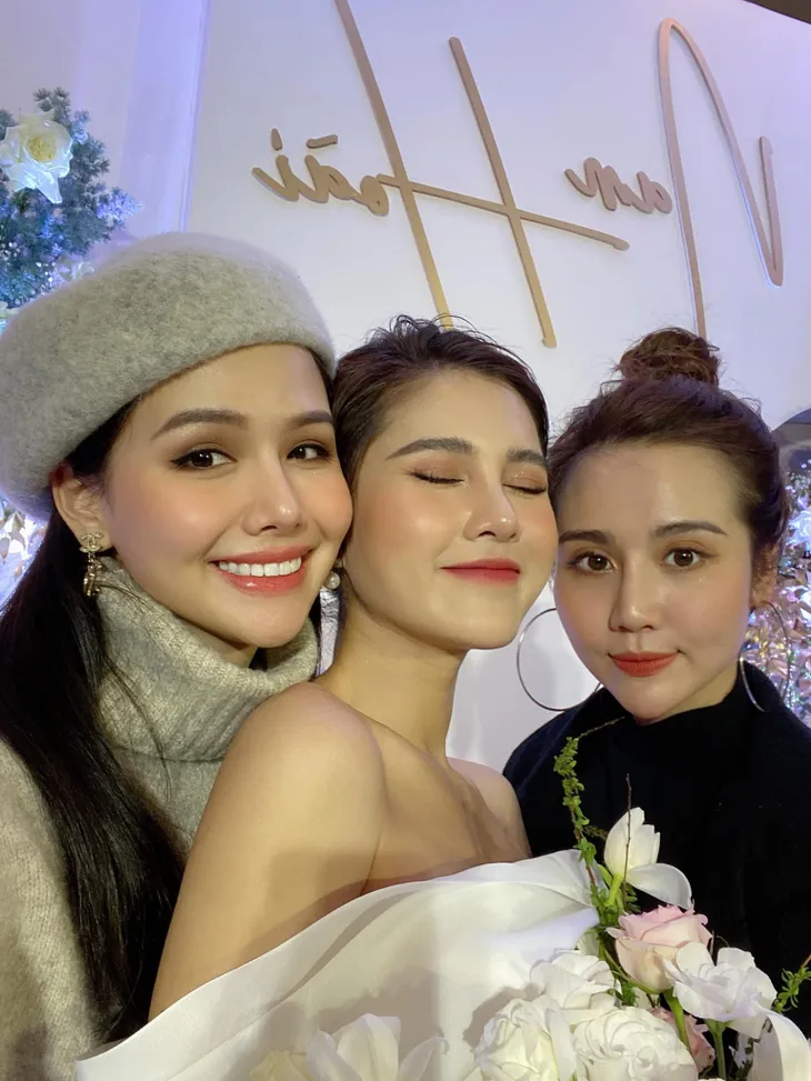 Phanh Lee, Huyền Lizzie nô nức dự đám cưới Thu Hoài trong giá rét - Ảnh 2. Phanh Lee, Huyền Lizzie nô nức dự đám cưới Thu Hoài trong giá rét - Ảnh 2.