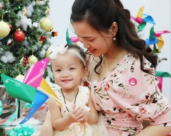 Trúc Nhi - Diệu Nhi chập chững những bước đi đầu tiên - Ảnh 5. Trúc Nhi - Diệu Nhi chập chững những bước đi đầu tiên - Ảnh 5.