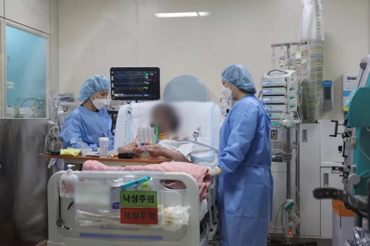 Người cao tuổi Hàn Quốc rơi vào cảnh cách ly đến khi qua đời trong thời dịch - Ảnh 1.