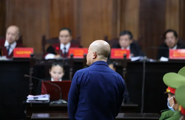Ông Đinh La Thăng nói chỉ chịu trách nhiệm hành chính! - Ảnh 1. Ông Đinh La Thăng nói chỉ chịu trách nhiệm hành chính! - Ảnh 1.