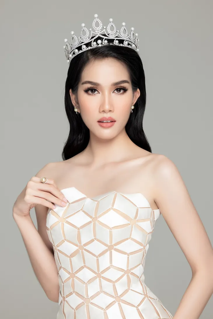 Hoa hậu Đỗ Thị Hà đọ sắc bên hai Á hậu sau 1 tháng đăng quang - Ảnh 10. Hoa hậu Đỗ Thị Hà đọ sắc bên hai Á hậu sau 1 tháng đăng quang - Ảnh 10.