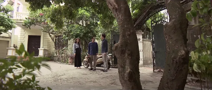Trở về giữa yêu thương - Tập 3: Ông Phương (NSND Hoàng Dũng) hụt hẫng khi bị ép về vườn - Ảnh 8. Trở về giữa yêu thương - Tập 3: Ông Phương (NSND Hoàng Dũng) hụt hẫng khi bị ép về vườn - Ảnh 8.
