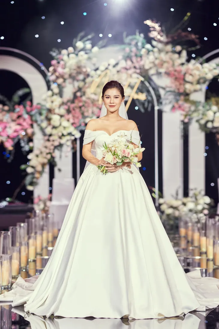 MC Thu Hoài khoe ảnh lễ cưới, khoảnh khắc cô dâu xinh đẹp tuyệt trần - Ảnh 1. MC Thu Hoài khoe ảnh lễ cưới, khoảnh khắc cô dâu xinh đẹp tuyệt trần - Ảnh 1.