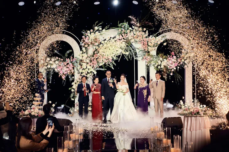 MC Thu Hoài khoe ảnh lễ cưới, khoảnh khắc cô dâu xinh đẹp tuyệt trần - Ảnh 5. MC Thu Hoài khoe ảnh lễ cưới, khoảnh khắc cô dâu xinh đẹp tuyệt trần - Ảnh 5.