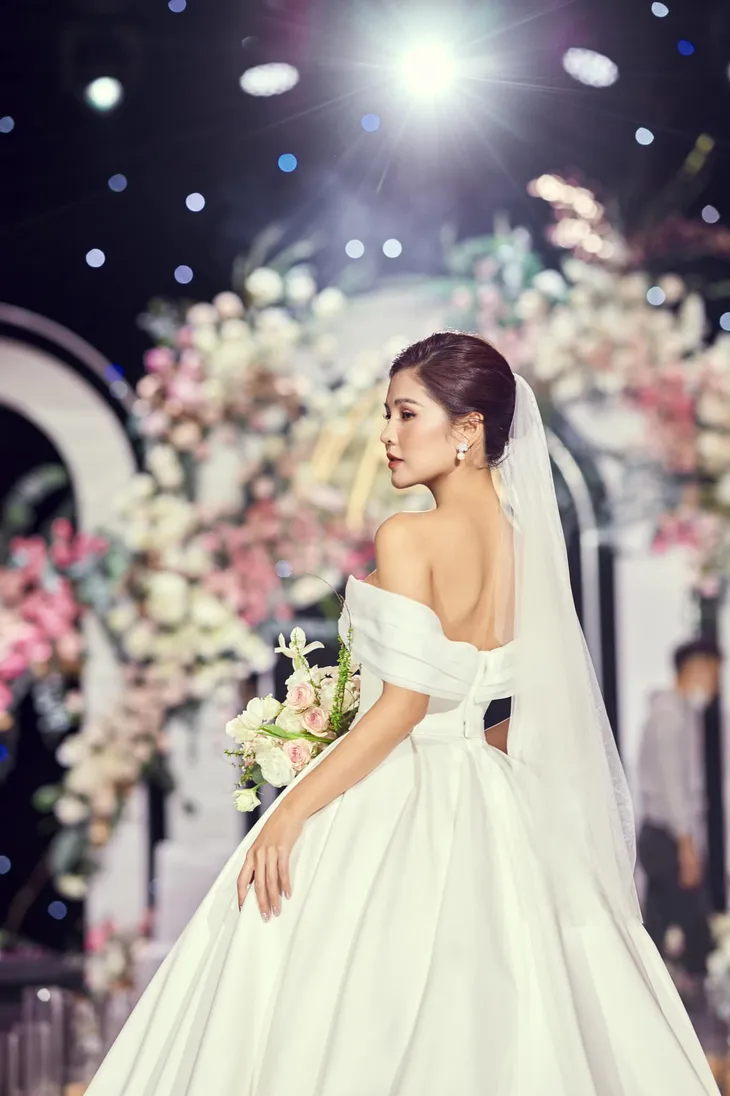 MC Thu Hoài khoe ảnh lễ cưới, khoảnh khắc cô dâu xinh đẹp tuyệt trần - Ảnh 2. MC Thu Hoài khoe ảnh lễ cưới, khoảnh khắc cô dâu xinh đẹp tuyệt trần - Ảnh 2.