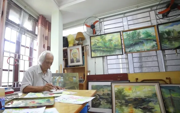 Người họa sĩ già làm đẹp khu dân cư bằng tranh tường dân gian - Ảnh 2. Người họa sĩ già làm đẹp khu dân cư bằng tranh tường dân gian - Ảnh 2.