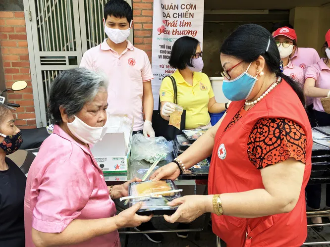 Hạnh phúc của người phụ nữ hơn 30 năm được sống vì người khác - Ảnh 1. Hạnh phúc của người phụ nữ hơn 30 năm được sống vì người khác - Ảnh 1.