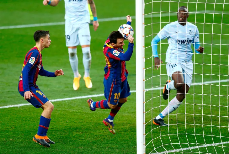Barcelona 2-2 Valencia: Messi cân bằng kỷ lục của Pele nhưng Barca vẫn chia điểm - Ảnh 3. Barcelona 2-2 Valencia: Messi cân bằng kỷ lục của Pele nhưng Barca vẫn chia điểm - Ảnh 3.
