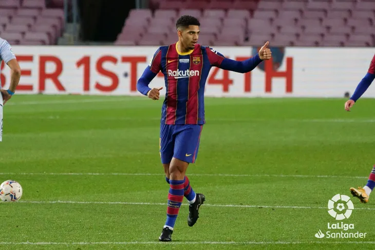 Barcelona 2-2 Valencia: Messi cân bằng kỷ lục của Pele nhưng Barca vẫn chia điểm - Ảnh 5. Barcelona 2-2 Valencia: Messi cân bằng kỷ lục của Pele nhưng Barca vẫn chia điểm - Ảnh 5.