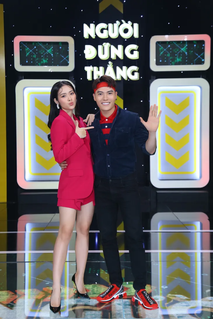 Dương Thanh Vàng tức giận, ném kịch bản ngay trên sân khấu vì Võ Tấn Phát - Ảnh 1. Dương Thanh Vàng tức giận, ném kịch bản ngay trên sân khấu vì Võ Tấn Phát - Ảnh 1.