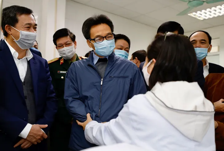 PTTg Vũ Đức Đam thăm các tình nguyện viên đầu tiên thử nghiệm vaccine ngừa COVID-19 - Ảnh 5. PTTg Vũ Đức Đam thăm các tình nguyện viên đầu tiên thử nghiệm vaccine ngừa COVID-19 - Ảnh 5.