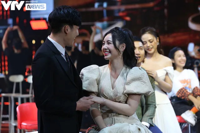 4 cặp đôi hot Vũ trụ điện ảnh VTV hội ngộ trong Chào 2021 - Ảnh 19. 4 cặp đôi hot Vũ trụ điện ảnh VTV hội ngộ trong Chào 2021 - Ảnh 19.