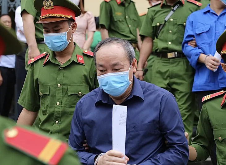 Ông Đinh La Thăng xin miễn trách nhiệm hình sự cho cấp dưới - Ảnh 2. Ông Đinh La Thăng xin miễn trách nhiệm hình sự cho cấp dưới - Ảnh 2.