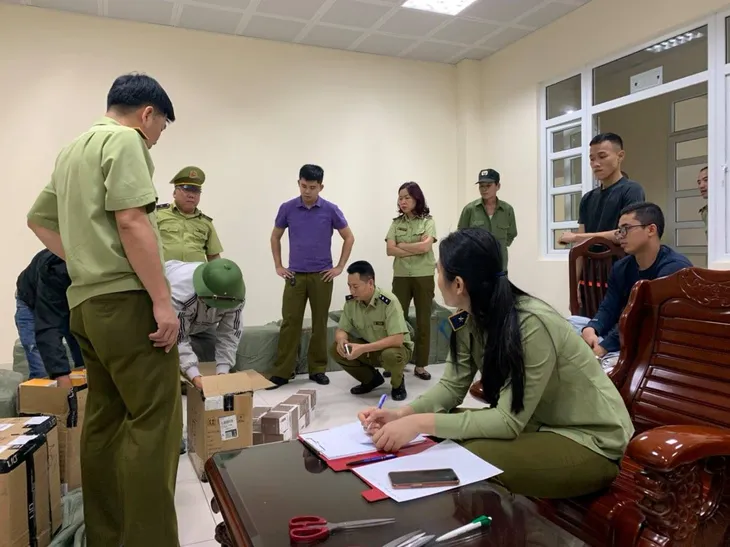 Triệt phá vụ kinh doanh thuốc lá điện tử lớn nhất từ trước đến nay - Ảnh 1. Triệt phá vụ kinh doanh thuốc lá điện tử lớn nhất từ trước đến nay - Ảnh 1.