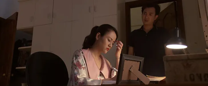 Trở về giữa yêu thương - Tập 5: Ông Phương (NSND Hoàng Dũng) bối rối khi cô chăm trong viện đòi bóp chân, cõng đi vệ sinh - Ảnh 2. Trở về giữa yêu thương - Tập 5: Ông Phương (NSND Hoàng Dũng) bối rối khi cô chăm trong viện đòi bóp chân, cõng đi vệ sinh - Ảnh 2.