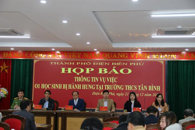 Khởi tố phụ huynh xông vào trường đánh học sinh lớp 6 - Ảnh 1. Khởi tố phụ huynh xông vào trường đánh học sinh lớp 6 - Ảnh 1.