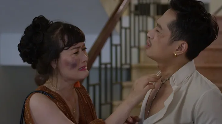 Hướng dương ngược nắng - Tập 5: Minh chửi thẳng mặt nhân tình của mẹ đừng hòng bòn rút tiền của cô - Ảnh 2.