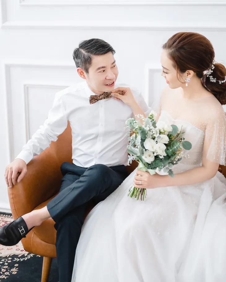 Ảnh cưới hài hước và ngọt ngào của NSND Công Lý - Ảnh 1. Ảnh cưới hài hước và ngọt ngào của NSND Công Lý - Ảnh 1.