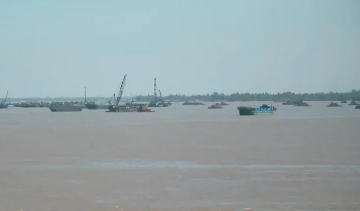 Xử lý hình sự có ngăn được cát tặc? - Ảnh 2. Xử lý hình sự có ngăn được cát tặc? - Ảnh 2.