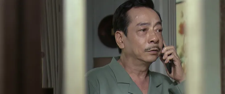 Trở về giữa yêu thương - Tập 6: Ông Phương (NSND Hoàng Dũng) cô đơn trong chính căn nhà của mình - Ảnh 1. Trở về giữa yêu thương - Tập 6: Ông Phương (NSND Hoàng Dũng) cô đơn trong chính căn nhà của mình - Ảnh 1.