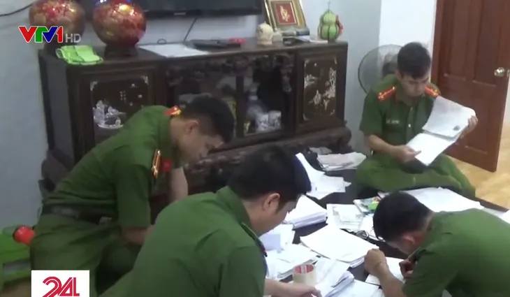 Vì sao vay nặng lãi vẫn có “đất” sống? - Ảnh 2. Vì sao vay nặng lãi vẫn có “đất” sống? - Ảnh 2.