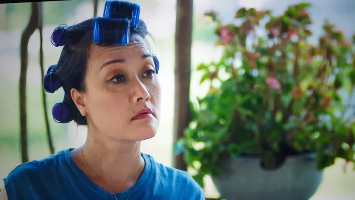 Hết hồn với tạo hình sến súa điệu đà của Vân Dung trong Hướng dương ngược nắng - Ảnh 13. Hết hồn với tạo hình sến súa điệu đà của Vân Dung trong Hướng dương ngược nắng - Ảnh 13.