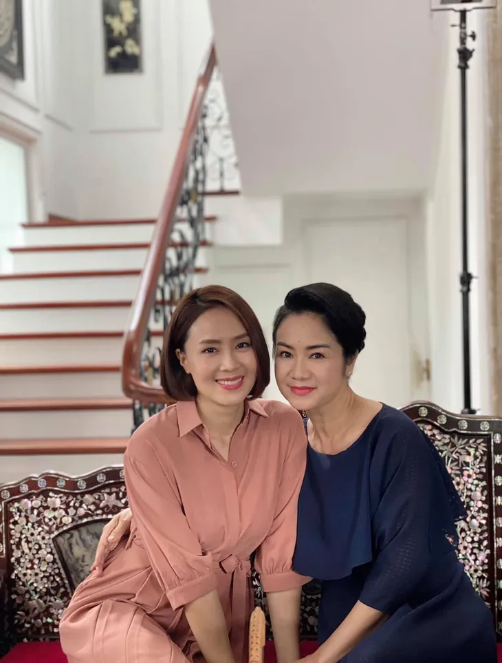 Hồng Diễm và Quỳnh Kool được khen vừa đẹp vừa giống NSND Thu Hà - Ảnh 5. Hồng Diễm và Quỳnh Kool được khen vừa đẹp vừa giống NSND Thu Hà - Ảnh 5.