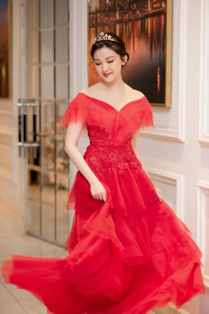 Lã Thanh Huyền mời bạn đến biệt thự, gia đình Hồng Đăng chụp với cây thông khổng lồ dịp Giáng sinh - Ảnh 23. Lã Thanh Huyền mời bạn đến biệt thự, gia đình Hồng Đăng chụp với cây thông khổng lồ dịp Giáng sinh - Ảnh 23.