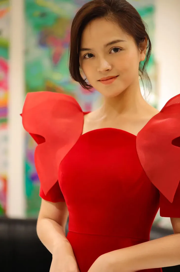 Lã Thanh Huyền mời bạn đến biệt thự, gia đình Hồng Đăng chụp với cây thông khổng lồ dịp Giáng sinh - Ảnh 14. Lã Thanh Huyền mời bạn đến biệt thự, gia đình Hồng Đăng chụp với cây thông khổng lồ dịp Giáng sinh - Ảnh 14.