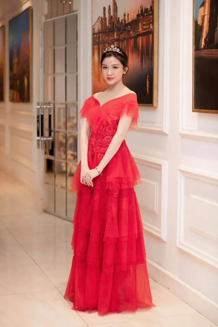 Lã Thanh Huyền mời bạn đến biệt thự, gia đình Hồng Đăng chụp với cây thông khổng lồ dịp Giáng sinh - Ảnh 24. Lã Thanh Huyền mời bạn đến biệt thự, gia đình Hồng Đăng chụp với cây thông khổng lồ dịp Giáng sinh - Ảnh 24.