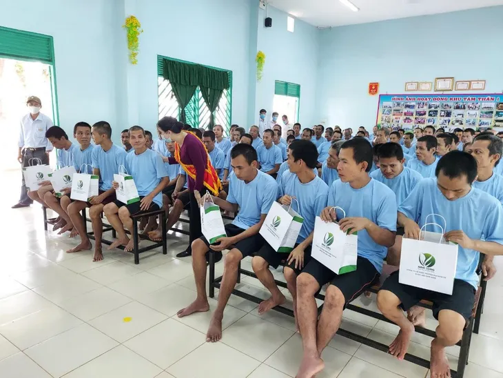 Hoa hậu Nguyễn Thị Diệu Thúy với hành trình thiện nguyện tại Bình Phước - Ảnh 2. Hoa hậu Nguyễn Thị Diệu Thúy với hành trình thiện nguyện tại Bình Phước - Ảnh 2.