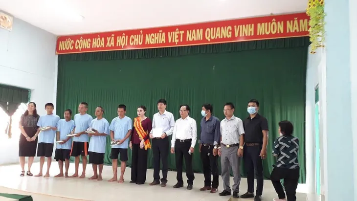 Hoa hậu Nguyễn Thị Diệu Thúy với hành trình thiện nguyện tại Bình Phước - Ảnh 3. Hoa hậu Nguyễn Thị Diệu Thúy với hành trình thiện nguyện tại Bình Phước - Ảnh 3.