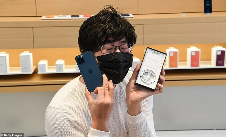Vì sao mọi người mua iPhone? - Ảnh 2. Vì sao mọi người mua iPhone? - Ảnh 2.