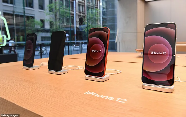 Vì sao mọi người mua iPhone? - Ảnh 1. Vì sao mọi người mua iPhone? - Ảnh 1.