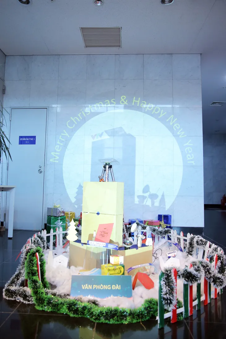 VTV Christmas go Green - Lung linh sắc màu Giáng sinh tại Đài Truyền hình Việt Nam - Ảnh 6. VTV Christmas go Green - Lung linh sắc màu Giáng sinh tại Đài Truyền hình Việt Nam - Ảnh 6.