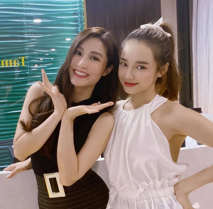 Chuộng mốt này, bà bầu Bảo Thanh và mẹ bỉm sữa Nhã Phương xinh đẹp bội phần - Ảnh 14. Chuộng mốt này, bà bầu Bảo Thanh và mẹ bỉm sữa Nhã Phương xinh đẹp bội phần - Ảnh 14.