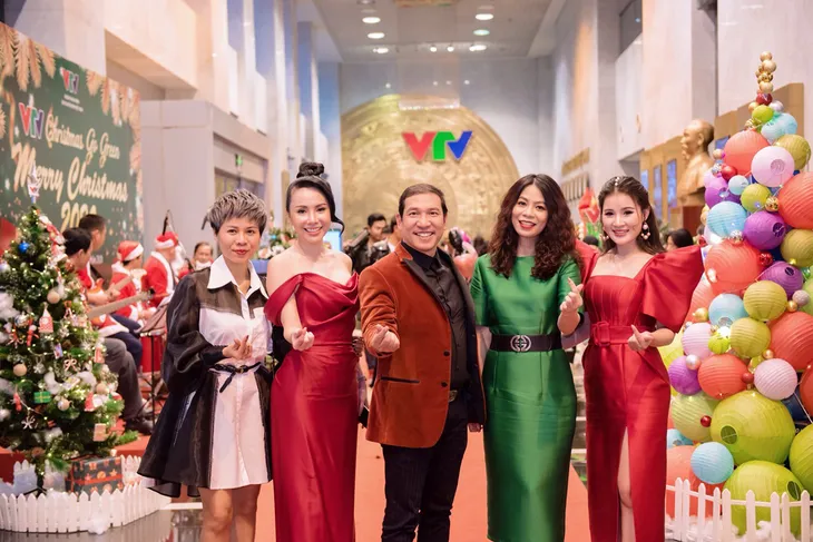 VTV Christmas go Green - Lung linh sắc màu Giáng sinh tại Đài Truyền hình Việt Nam - Ảnh 1. VTV Christmas go Green - Lung linh sắc màu Giáng sinh tại Đài Truyền hình Việt Nam - Ảnh 1.