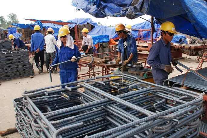 Giá thép trong nước tăng cao đột biến, khó dự đoán - Ảnh 1. Giá thép trong nước tăng cao đột biến, khó dự đoán - Ảnh 1.