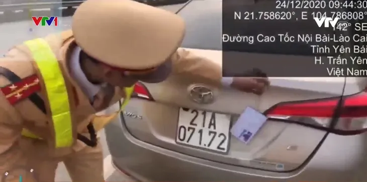 Che biển số xe để né phạt nguội: Chưa ra đường đã tìm cách lách luật - Ảnh 1. Che biển số xe để né phạt nguội: Chưa ra đường đã tìm cách lách luật - Ảnh 1.